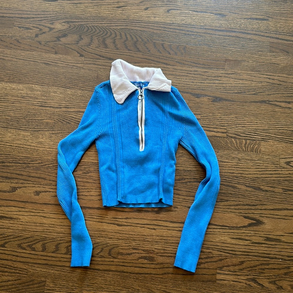 Blue and white long sleeve crop shirt